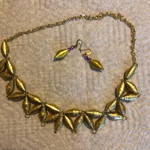 Necklaces make by hands recycled paper